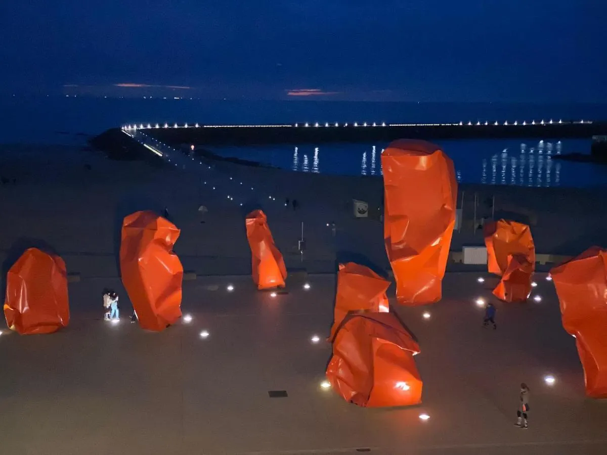Aan Het Strand En Dijk - Topgebouw Ostend 0*,  Belgium