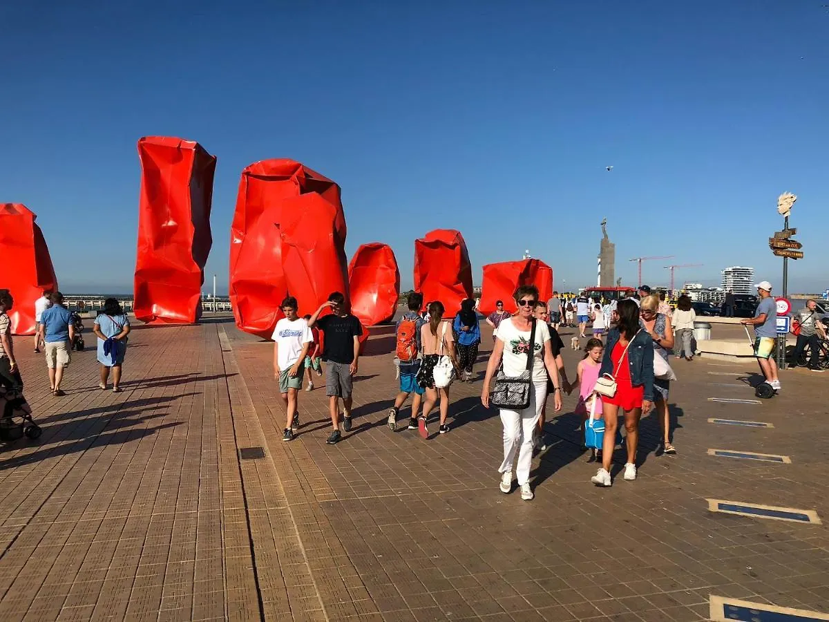 Aan Het Strand En Dijk - Topgebouw Ostend Belgium